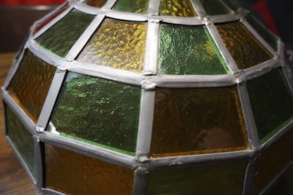 Plafonnier antique en verre de couleur jaune et vert