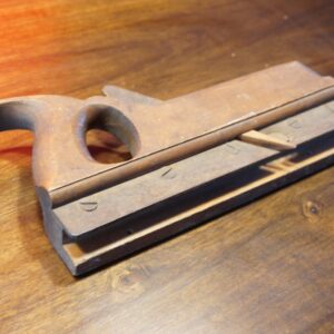 Rabot en bois avec poignée